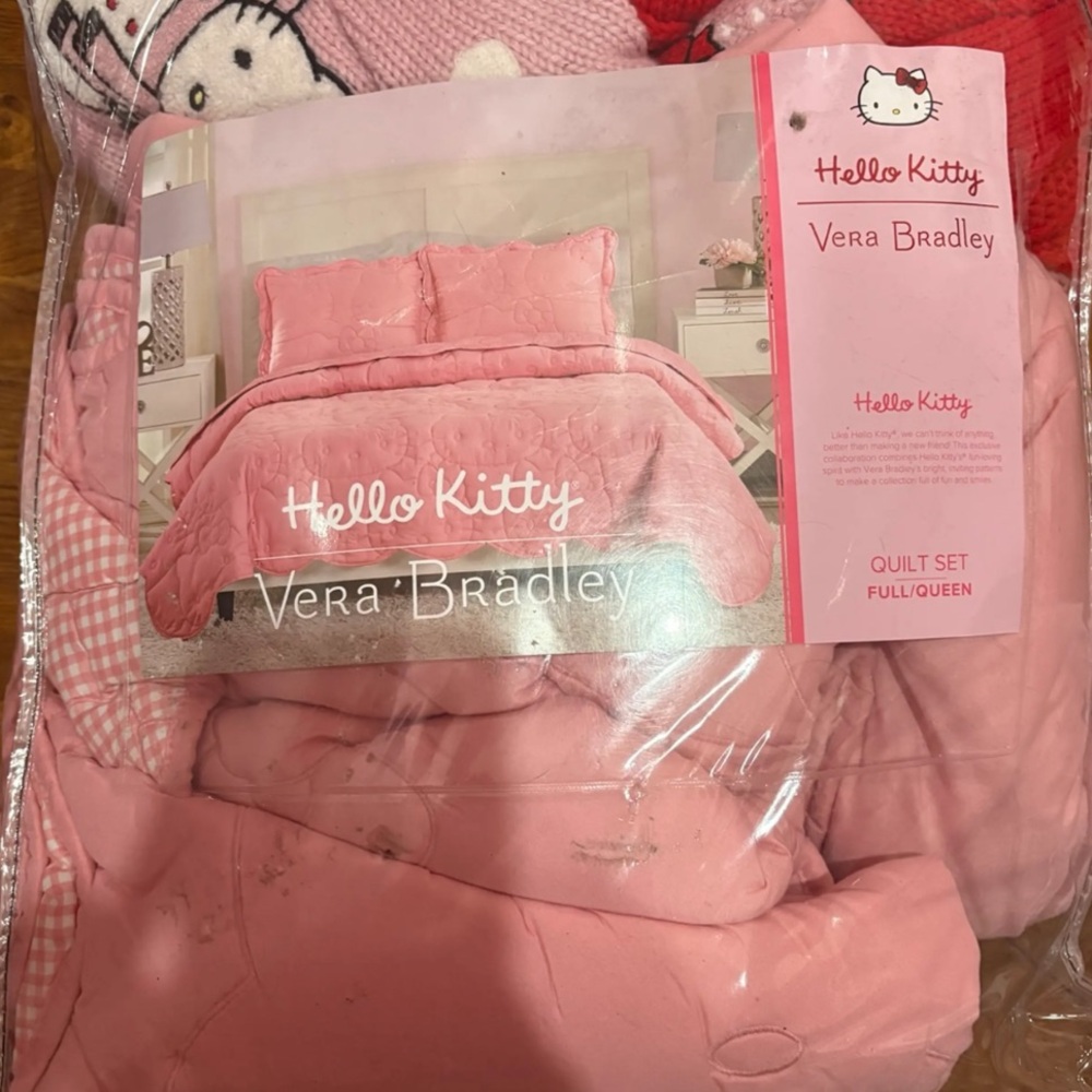 ISO Vera Bradley Pink Hello Kitty Quilted Full/Queen Set